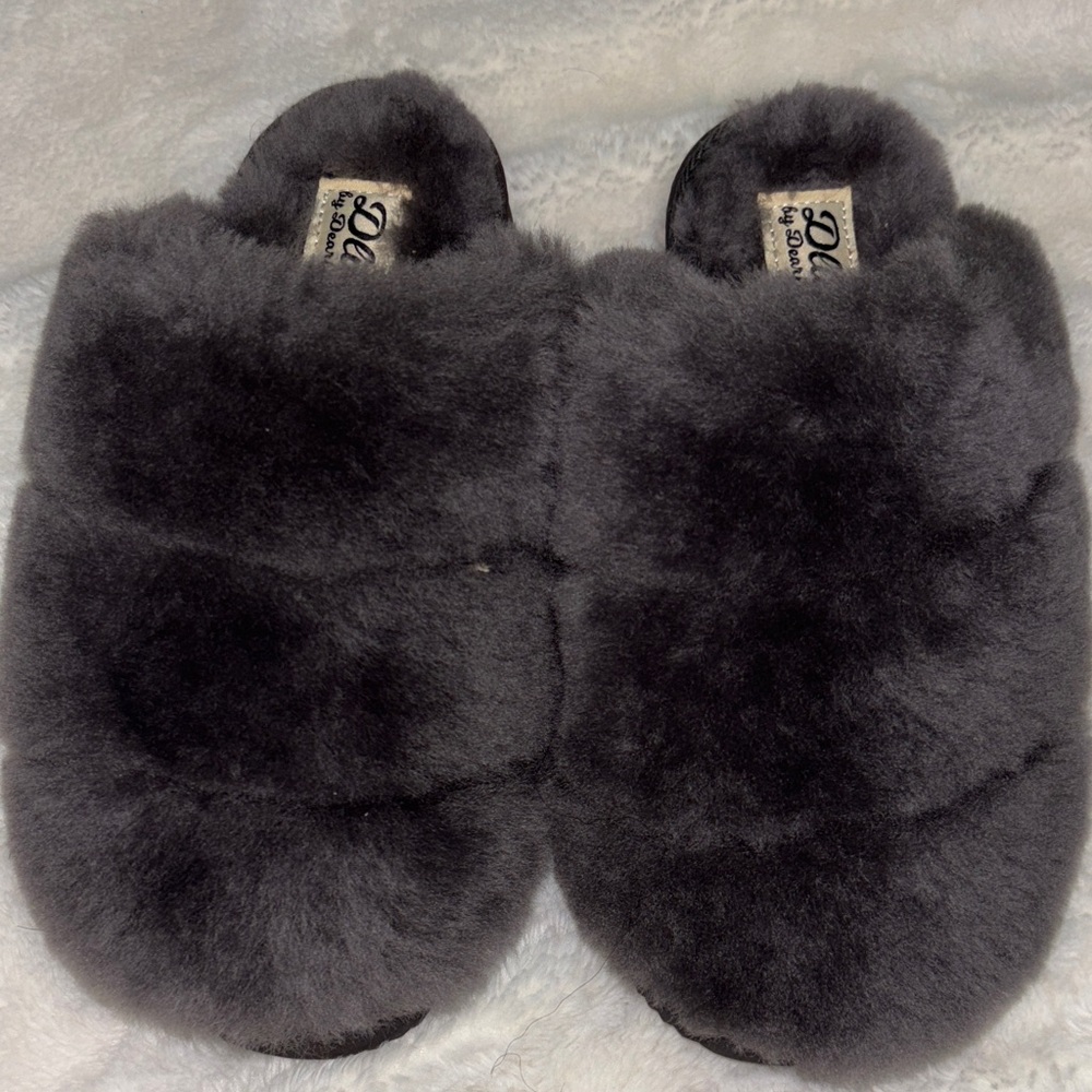 dearfoams Plush Faux Fur Slide Slippers in Charcoal Gray